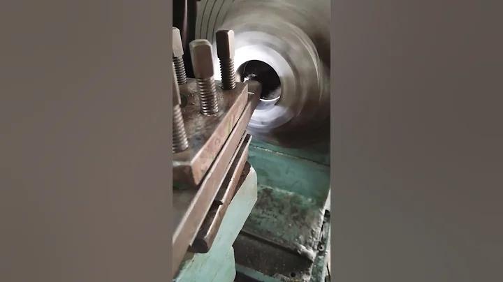 যে নারীর সৌন্দর্য নিন্দা করা যায় না