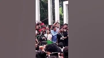 হাস্যকর লোগো