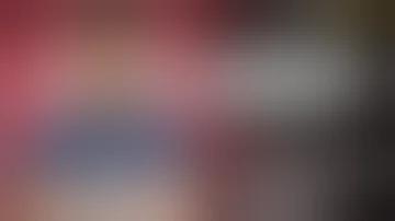 যে বেশি হাসে
